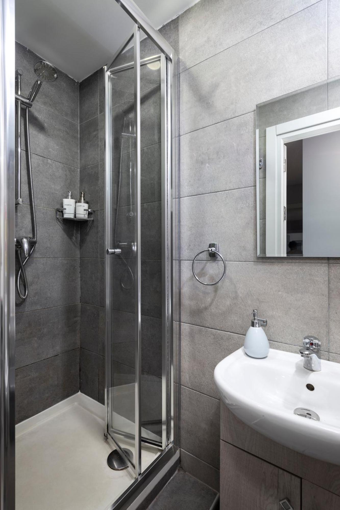 Modern 3 Bedroom & 3 Bathroom Apartment - Near Balluta Bay San Ġiljan Kültér fotó