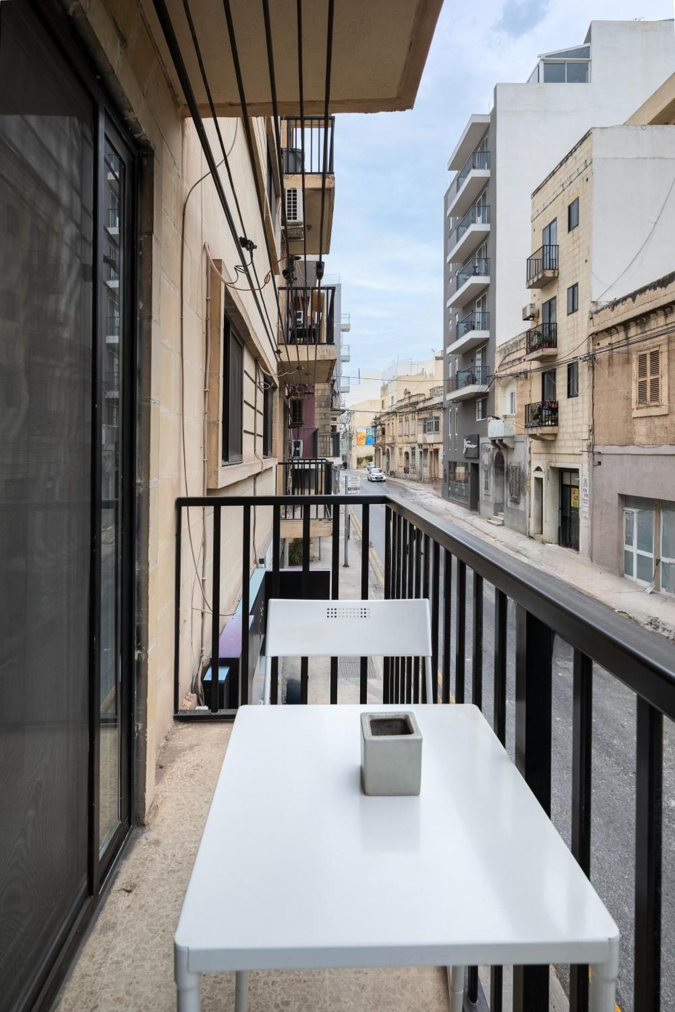 Modern 3 Bedroom & 3 Bathroom Apartment - Near Balluta Bay San Ġiljan Kültér fotó