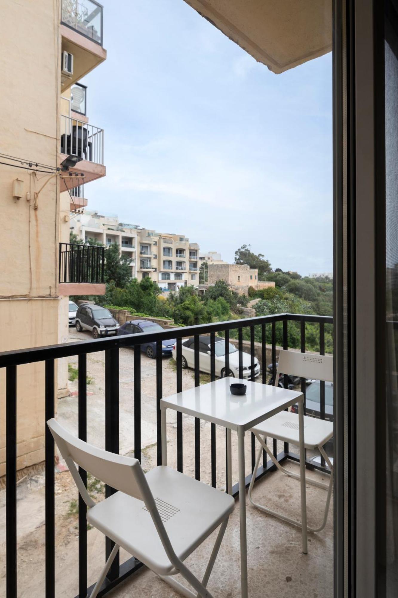 Modern 3 Bedroom & 3 Bathroom Apartment - Near Balluta Bay San Ġiljan Kültér fotó